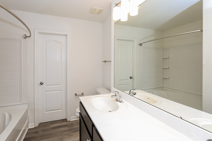 Building Photo - 2621 Meadow Crossing Dr