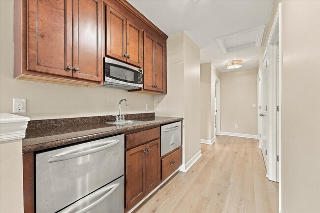 Building Photo - 1414 Chantilly Ln