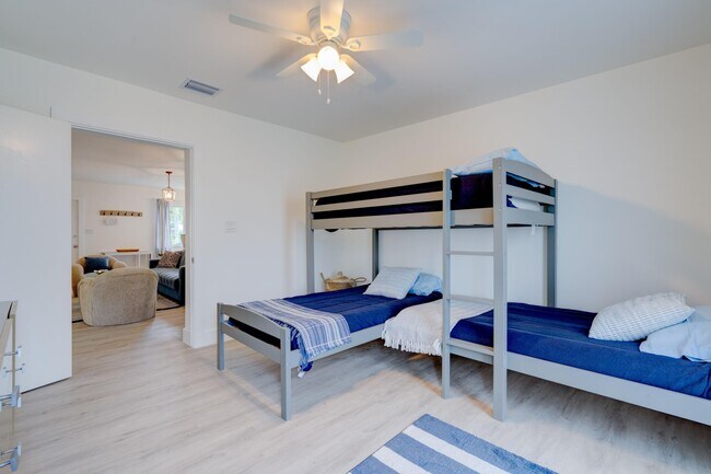 Building Photo - 1036 Coral Dr