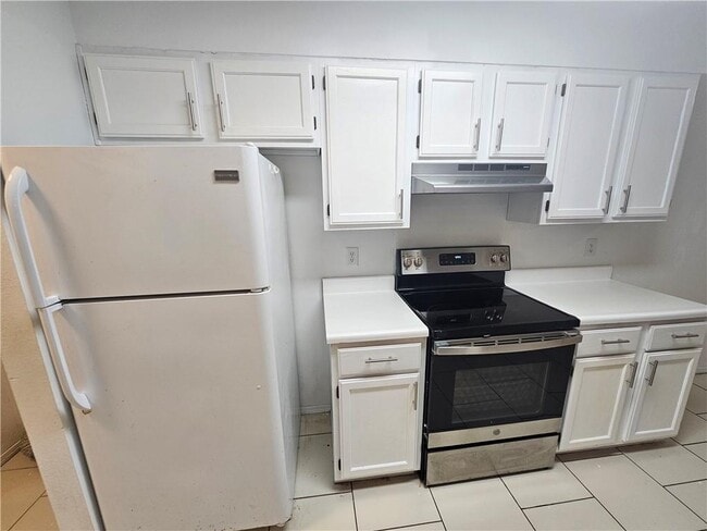 Building Photo - 2326 W Roselawn St