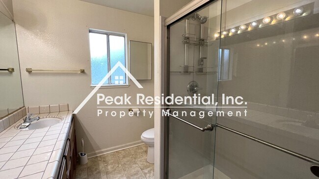 Building Photo - Very Nice 3bd/2ba Citrus Heights Home with 2 Car Garage - Must See!