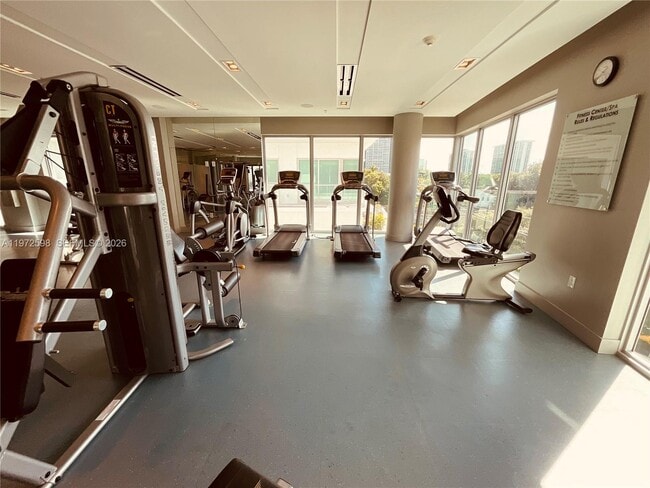 Building Photo - 1600 SW 1st Ave