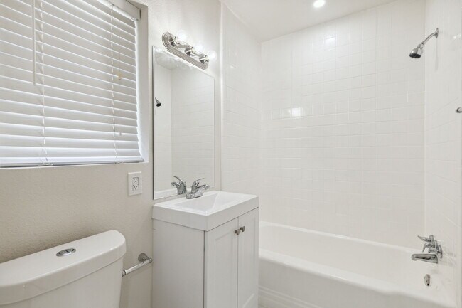 18-4115Douglas_018 - Douglas Court