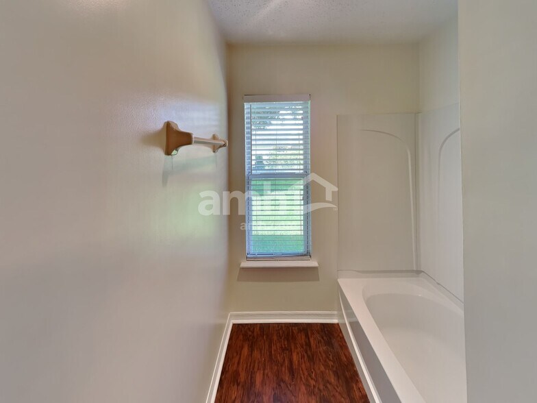 Building Photo - 14138 Devan Lee Dr W