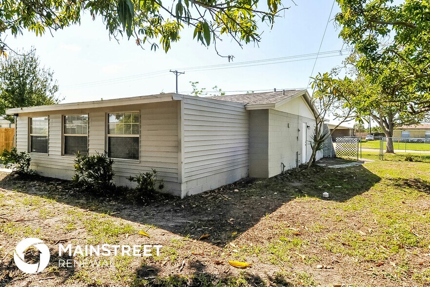 Building Photo - 505 Florida Cir S