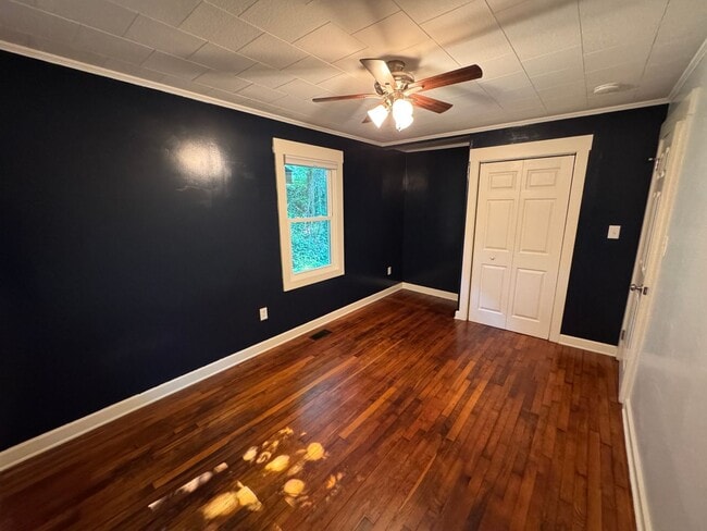 Building Photo - Historic Shiloh - One Level, Three Bedroom...