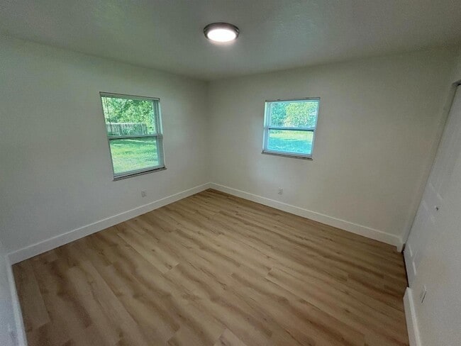 Building Photo - 2147 Sibley Ave