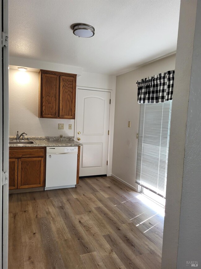 Building Photo - 2366 Pinercrest Dr
