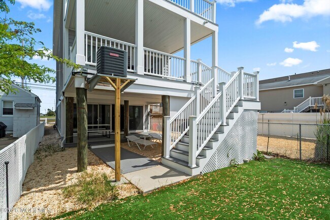 Building Photo - 315 Hiering Ave