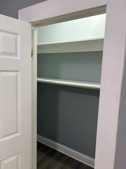 Building Photo - 54 N Morley St