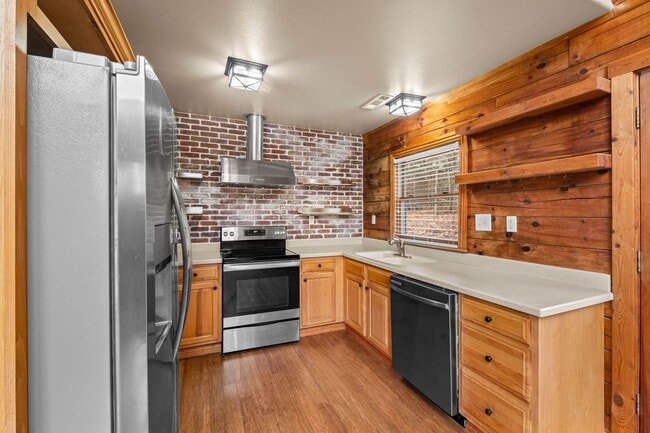 Building Photo - Peaceful 3BR Home with Wrap Around Patio | Lake Access within walking distance