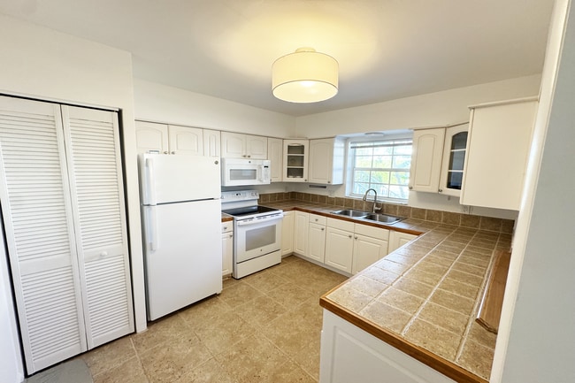 Building Photo - 234 Oleander Ave