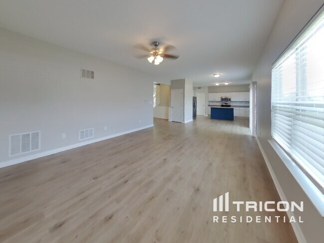 Building Photo - 1618 Huntzinger Blvd