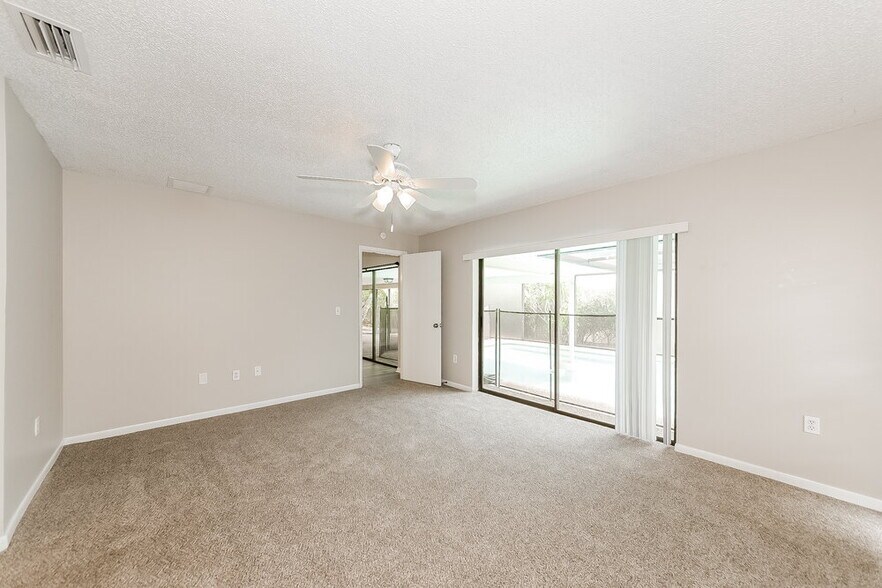 Building Photo - 4760 Greencroft Rd