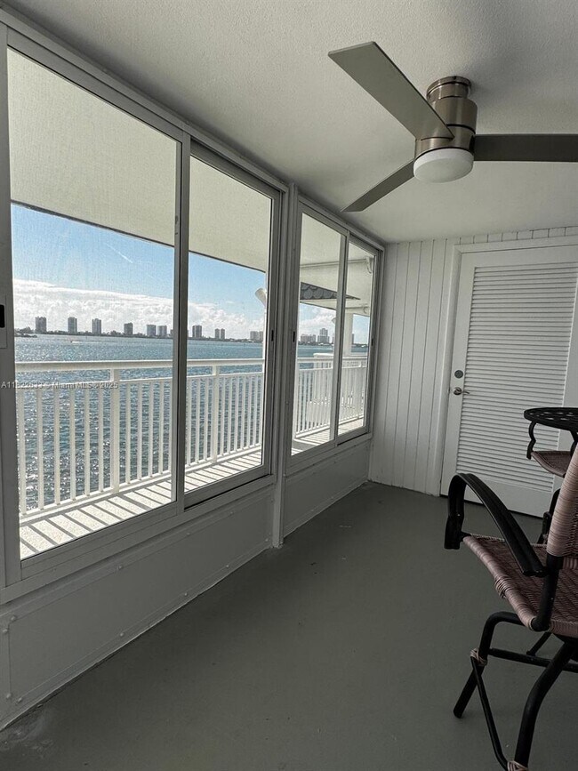 Building Photo - 100 Shore Ct