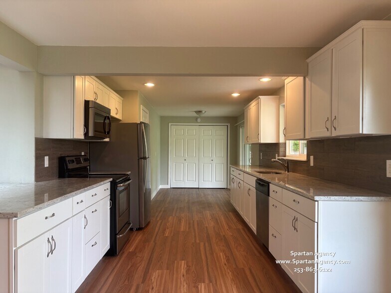 Building Photo - 1529 13th Ave NW