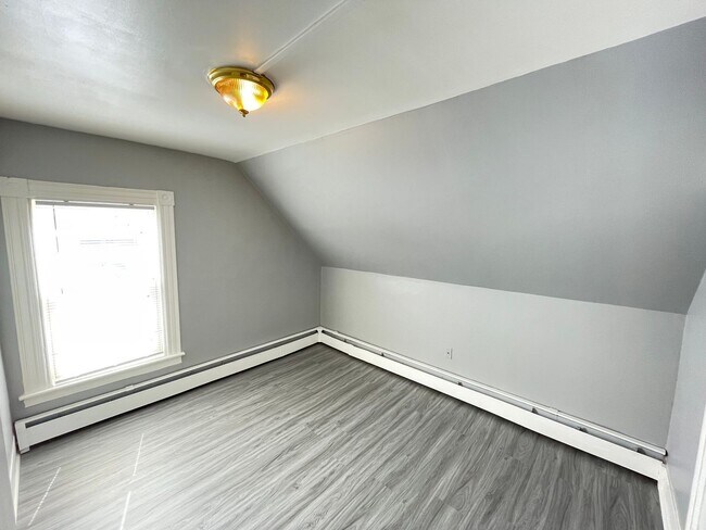 Building Photo - 114 S Jewett St