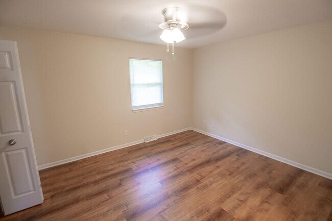 Building Photo - 1902 Mirtle Grove Ct