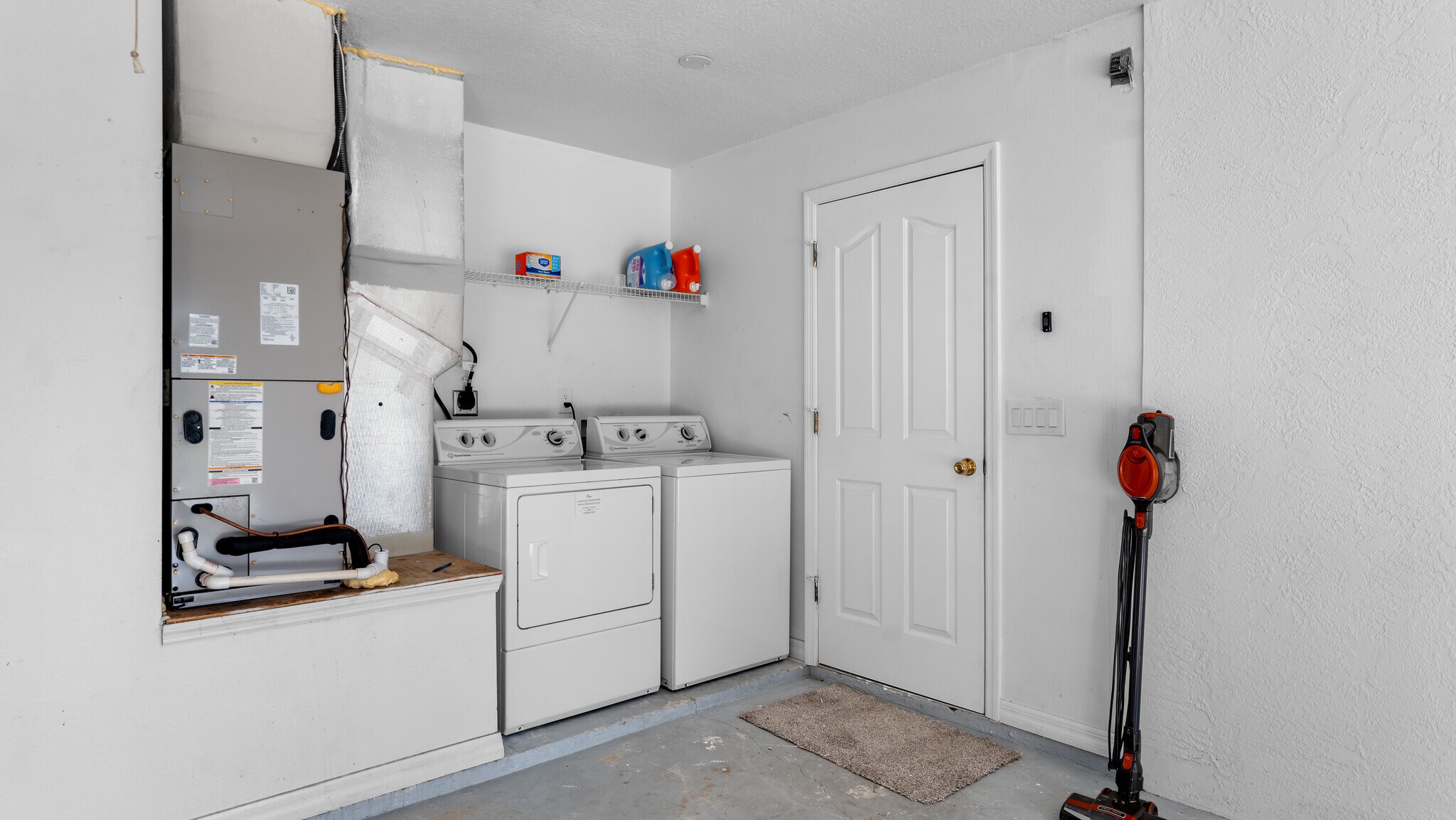 Laundry - 612 Oakwood Pl