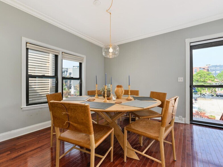 Dining - 2459 N Albany Ave