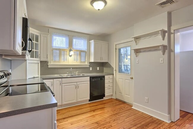 Building Photo - 145 W Areba Ave
