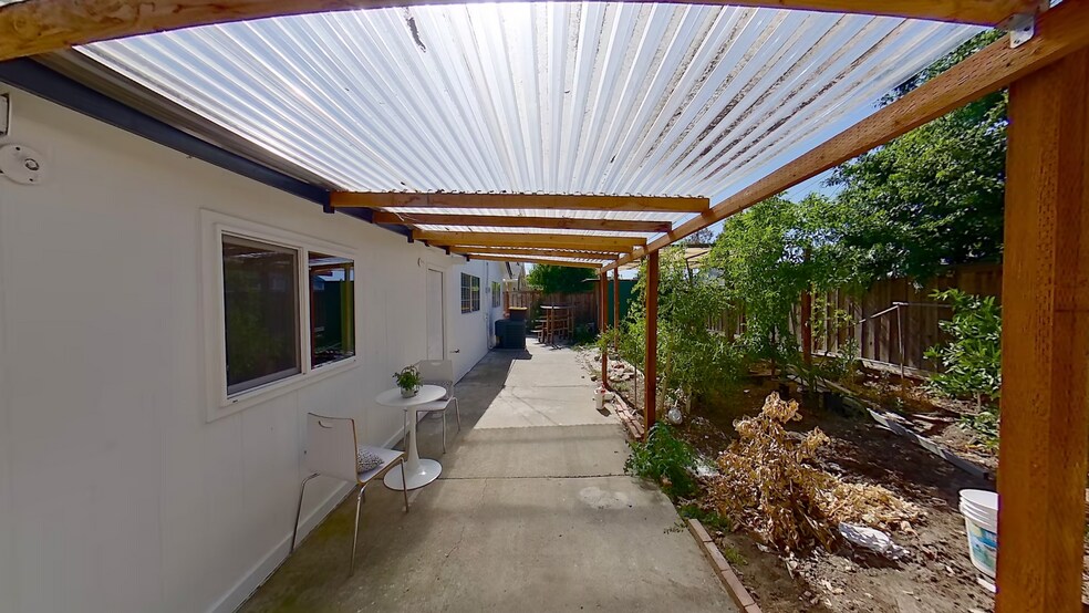 Spacious Backyard w/ storage - 471 Serenade Way