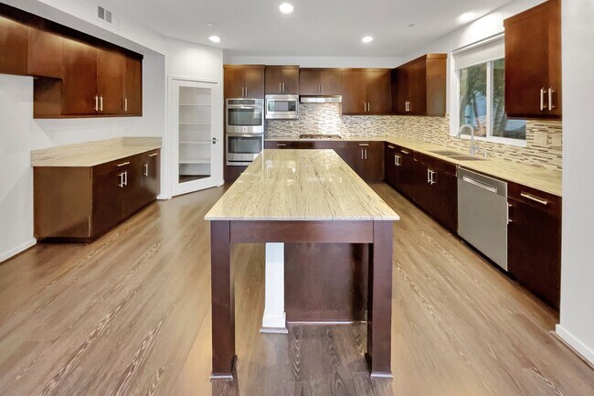 Building Photo - 1536 N Mercury Dr