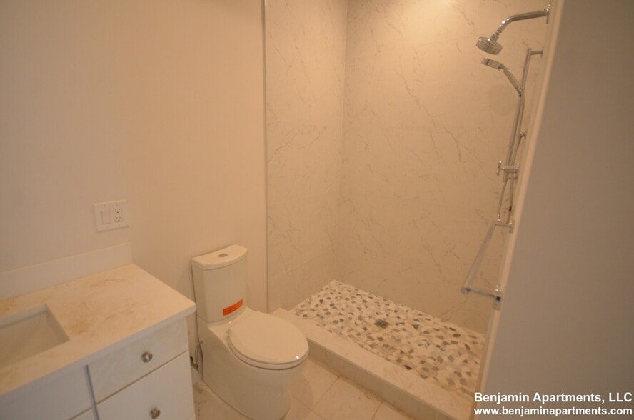 Building Photo - 16-18 Highgate St. Unit 102