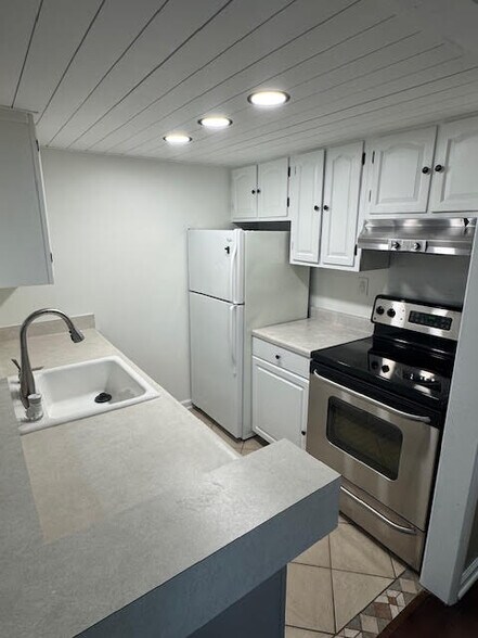 Building Photo - 228 Lanai Vlg