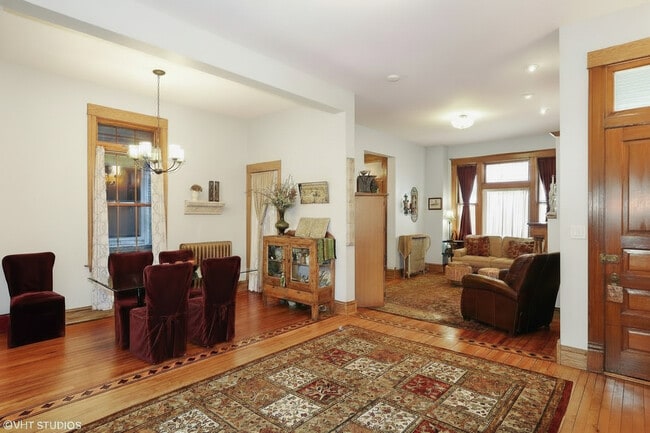 Building Photo - 2113 W Cuyler Ave