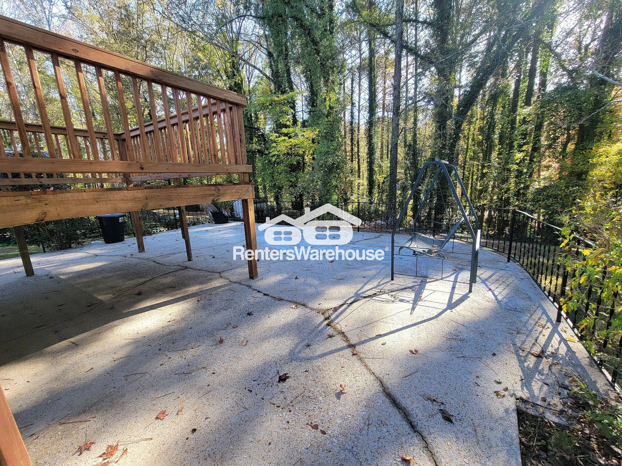 Building Photo - 3566 Highwood Dr SW