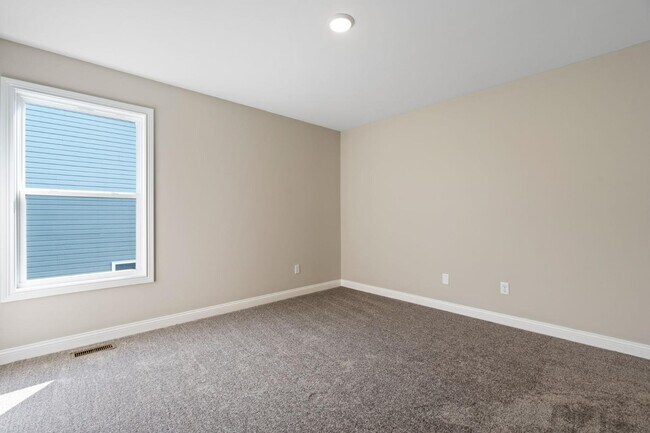 Building Photo - 916 Camden Ct