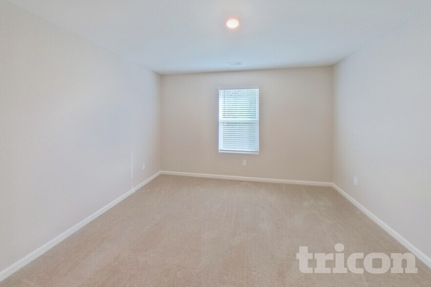 Building Photo - 2118 Southlea Dr