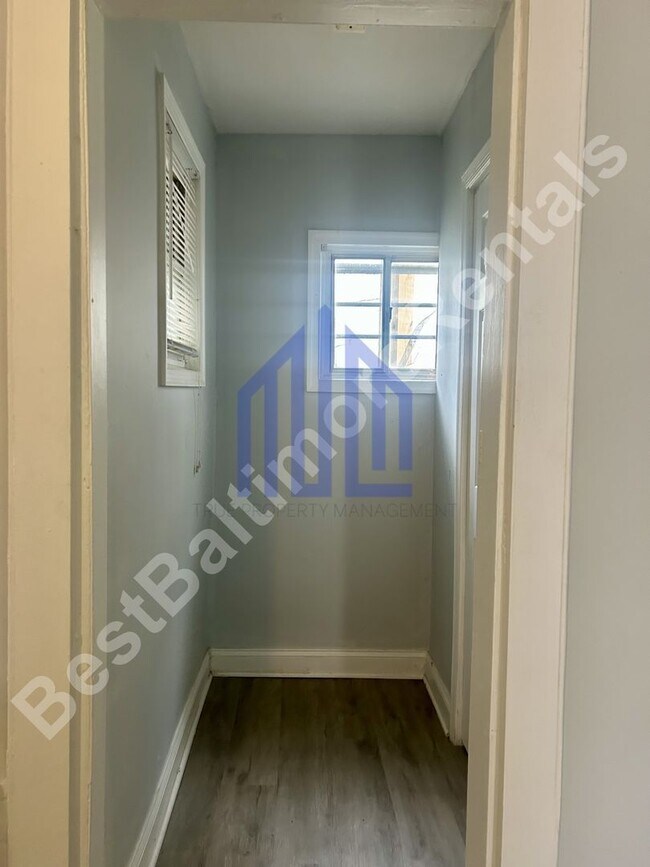 Building Photo - 2136 N Fulton Ave