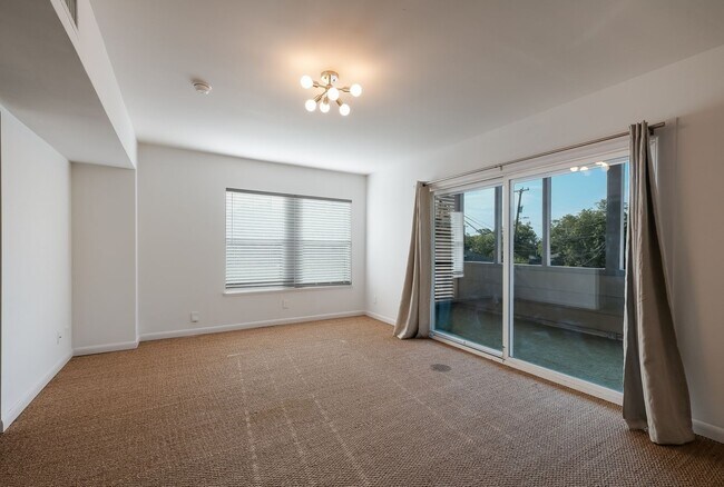 Building Photo - Renovated 1/1 Mid-Century Gem in Historic Monte Vista