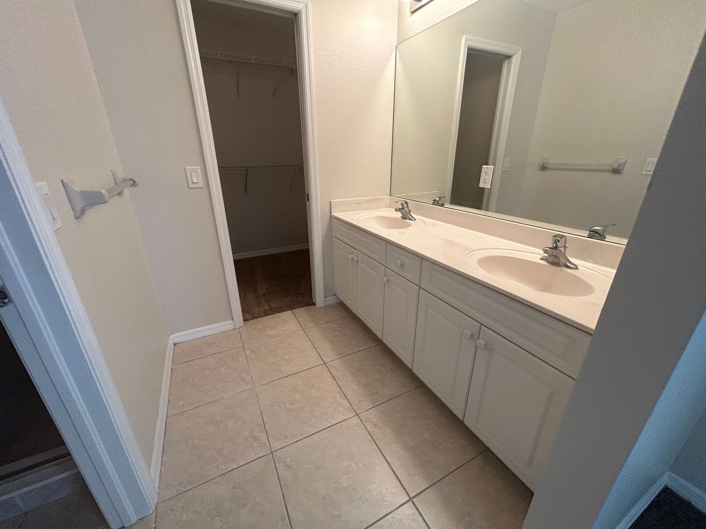 Building Photo - 3 bedroom 2 bathroom single family home