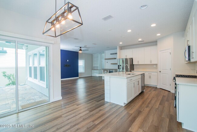Building Photo - 690 Windermere Way