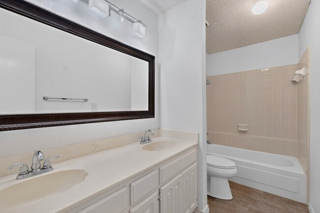 Building Photo - 1207 Mistywood Ln