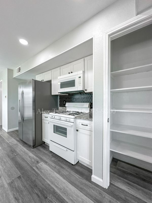 Building Photo - 6419 Chimney Nest