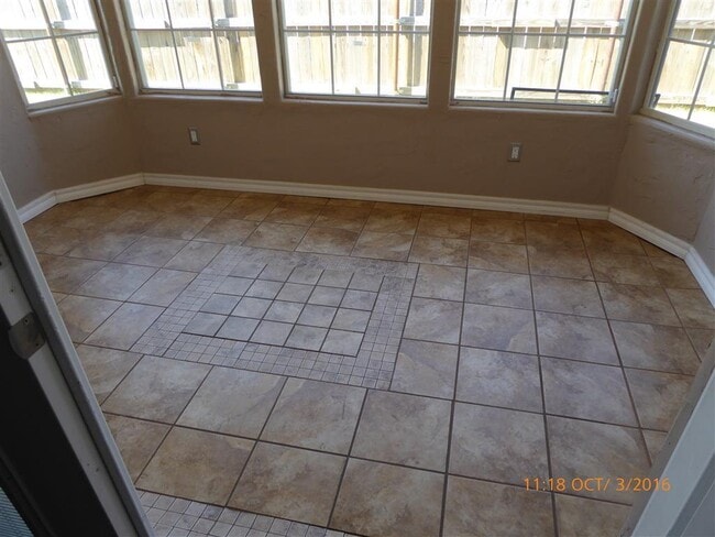 Building Photo - 4018 SW Mesquite Dr