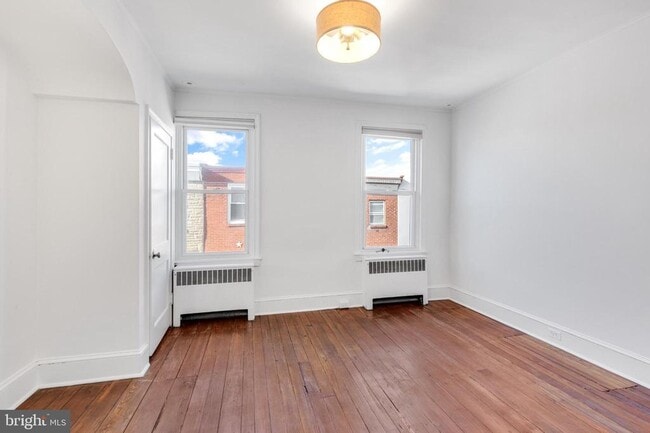 Building Photo - 821 N Bambrey St