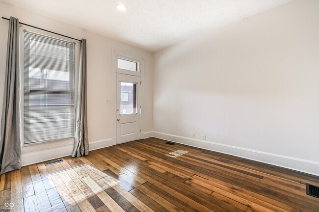 Building Photo - 314 N College Ave