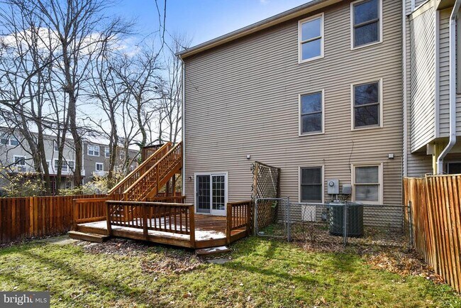 Building Photo - 3023 Oakton Meadows Ct