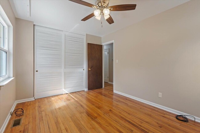 Building Photo - 1807 Ivan Dr