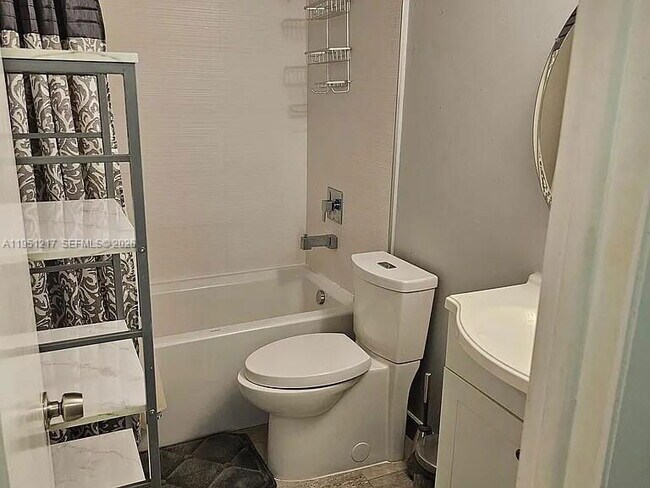 Building Photo - 1100 Salzedo St