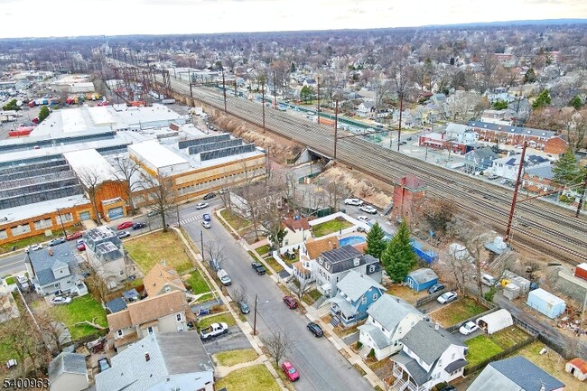 Building Photo - 1076 Fulton St