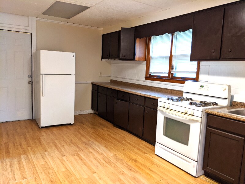 Building Photo - 10655 S Hoxie Ave