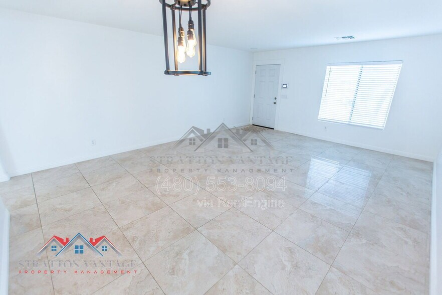 Building Photo - 110 Cholla St