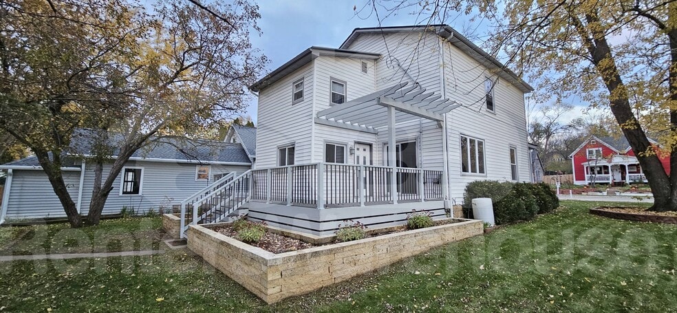 Building Photo - 1303 2nd St