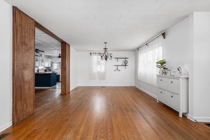 Building Photo - 387 Woodlawn Ave